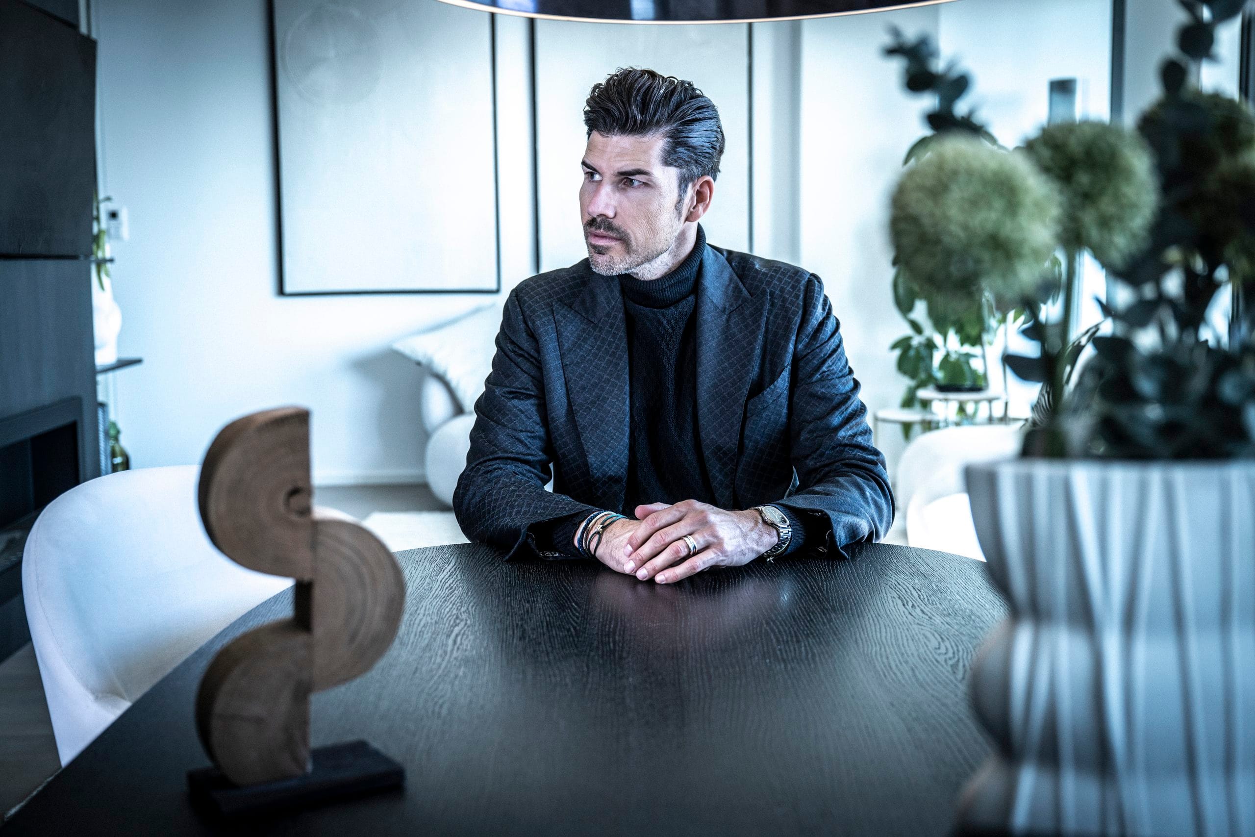 Florian Tretter am Tisch — persönlich, im Gespräch über Kapitalanlagen